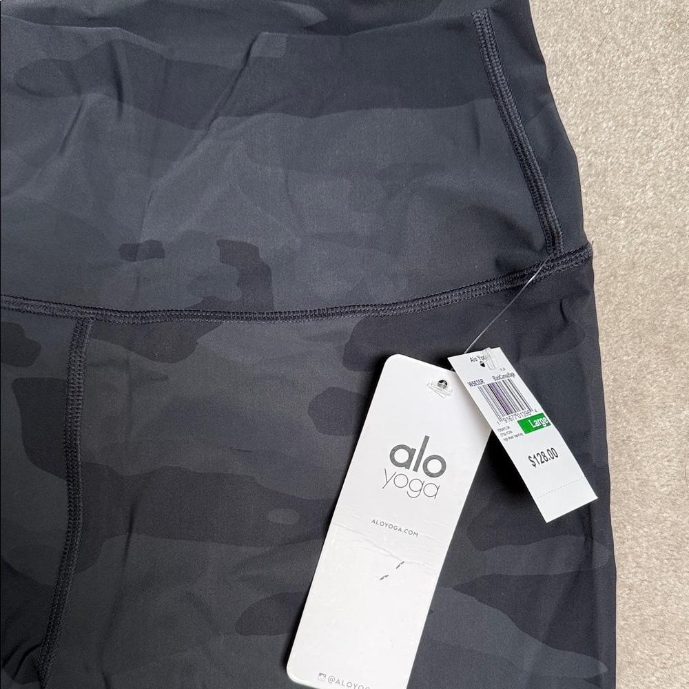 ALO Yoga Women's Black Camo High-Rise Leggings - Picture 2 of 2